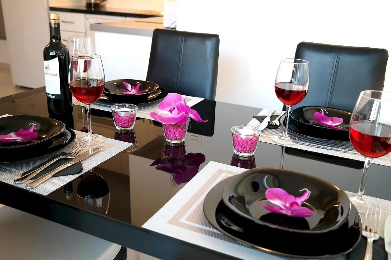 City Centre Vacation ! With Sea And Mountain Views In The Heart Of Fuengirola 0*,